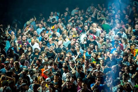 folla discoteca|Mirando a mi mujer en la disco – fantasiasypalabras.